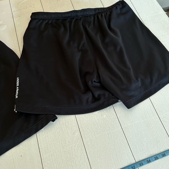 Under armor, heat gear, ladies, extra large lot of two shorts, athletic pull on - Picture 9 of 9